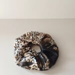 Χειροποίητο σατέν scrunchie λεοπάρ